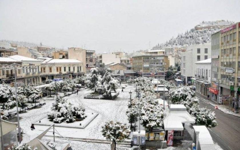 Καιρός: Σφοδρή χιονόπτωση και στη Λαμία-Η θερμοκρασία στους -6 βαθμούς (pics)
