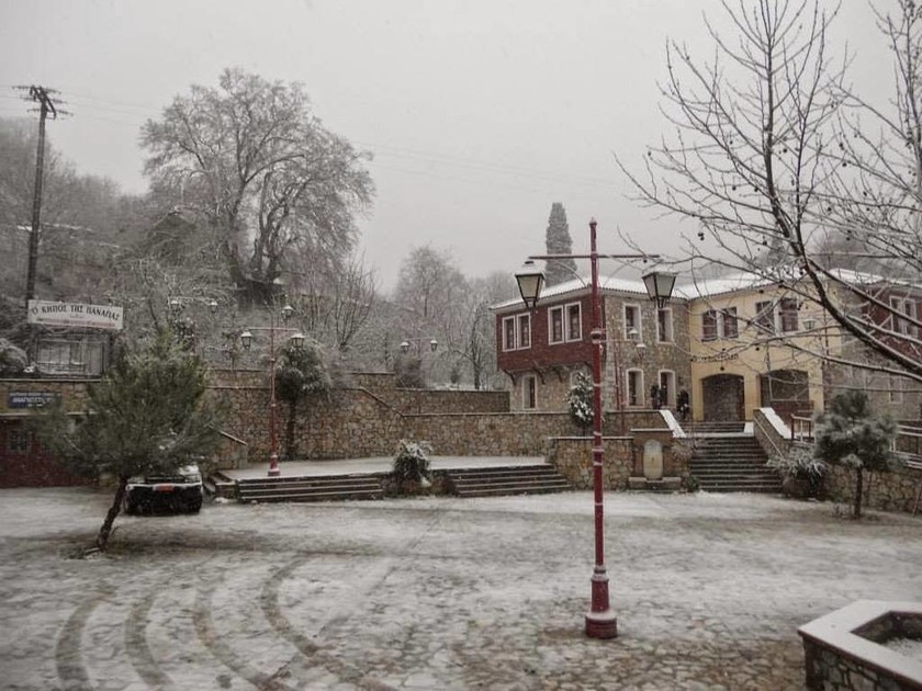 Καιρός: Ισχυρή χιονόπτωση στη Λέσβο (Pics)