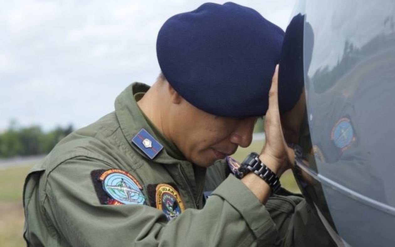 AirAsia: Περισυνέλεξαν άλλα τέσσερα πτώματα επιβαινόντων
