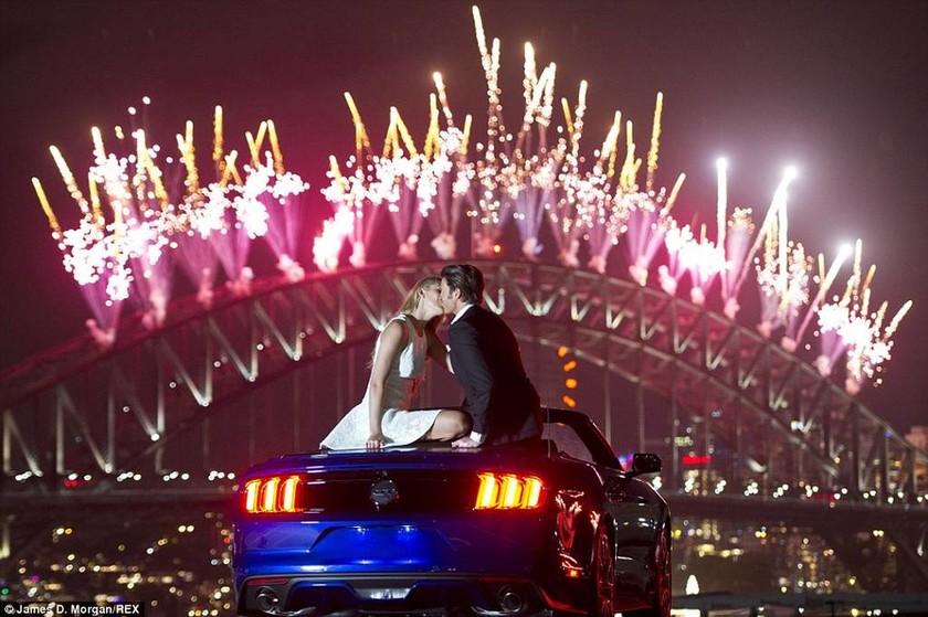 Πρωτοχρονιά 2015: Φαντασμαγορία πυροτεχνημάτων στο Σίδνεϋ (vid & pics)