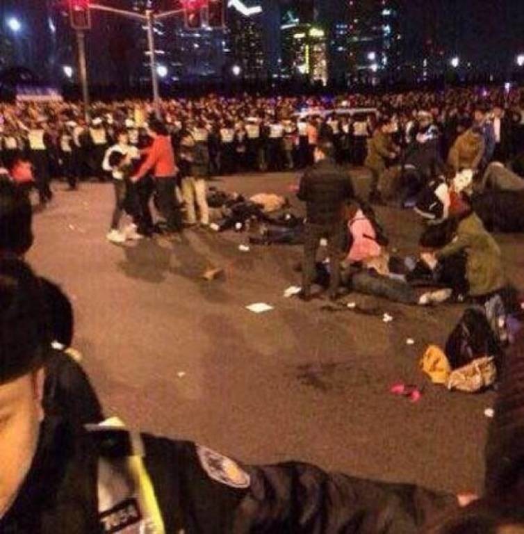Τραγωδία στη Σαγκάη στην αυγή του 2015-35 νεκροί από ποδοπάτημα (pics)