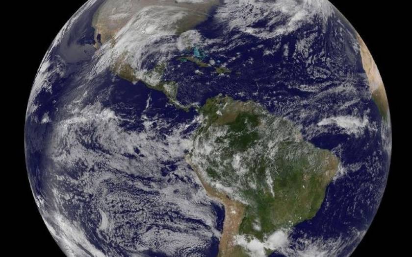 Η πρώτη εικόνα της Γης από το διάστημα για το 2015