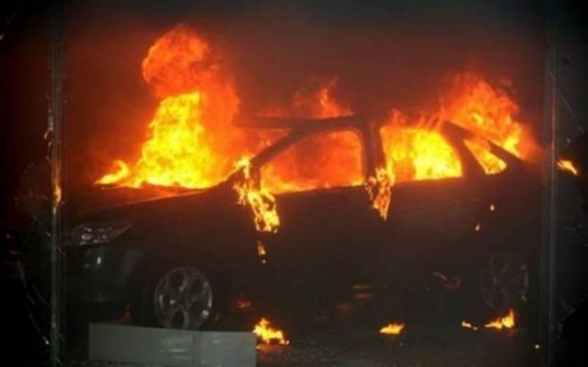 Θεσσαλονίκη: Πυρκαγιά σε σταθμευμένο αυτοκίνητο