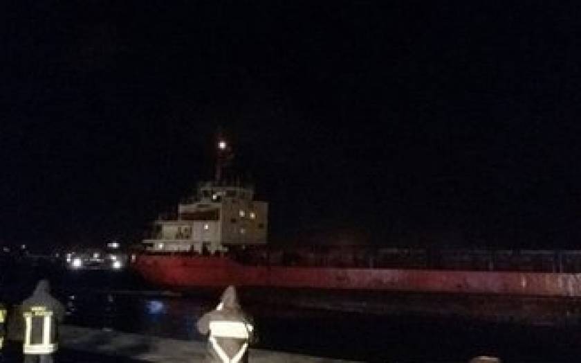 Ιταλία: Υπό έλεγχο το ακυβέρνητο πλοίο με τους μετανάστες