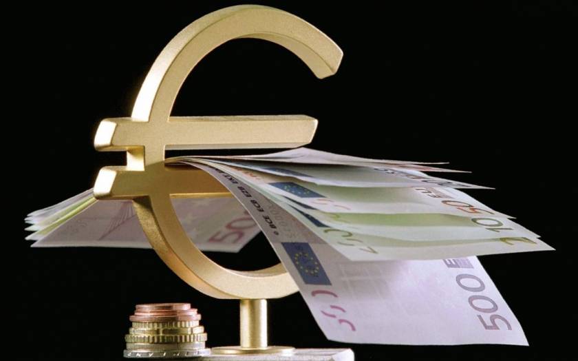 Ο Ντράγκι παίρνει πρωτοβουλίες, το ευρώ πέφτει