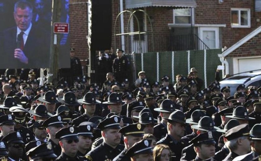 Χιλιάδες Αμερικανοί στην κηδεία του άτυχου αστυνομικού