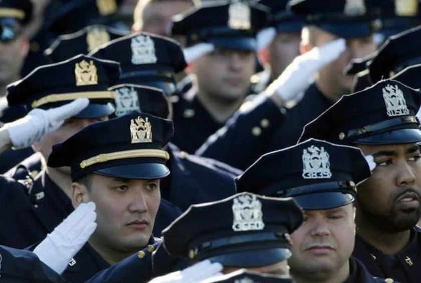 Χιλιάδες Αμερικανοί στην κηδεία του άτυχου αστυνομικού
