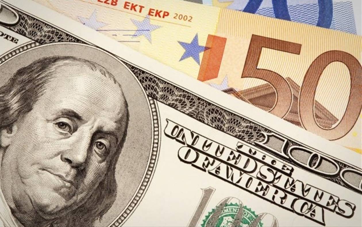 Χαμηλά οκταετίας καταγράφει το ευρώ