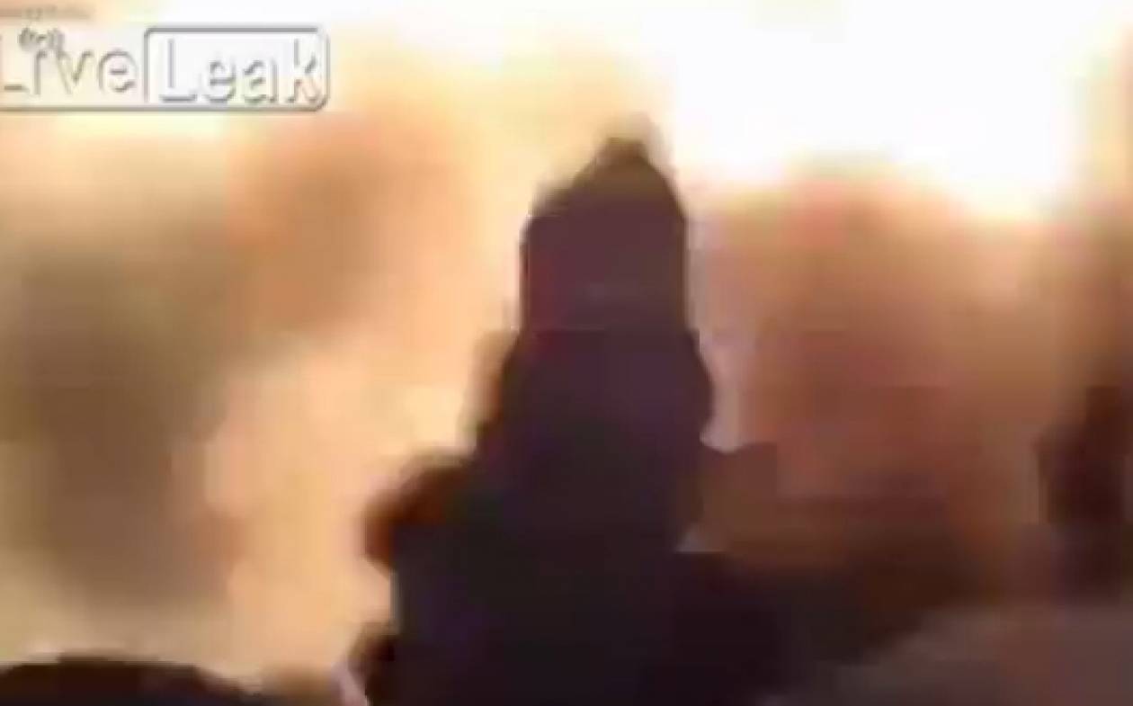 Υεμένη: Συγκλονιστικό βίντεο με επίθεση αυτοκτονίας σε θέατρο (video)