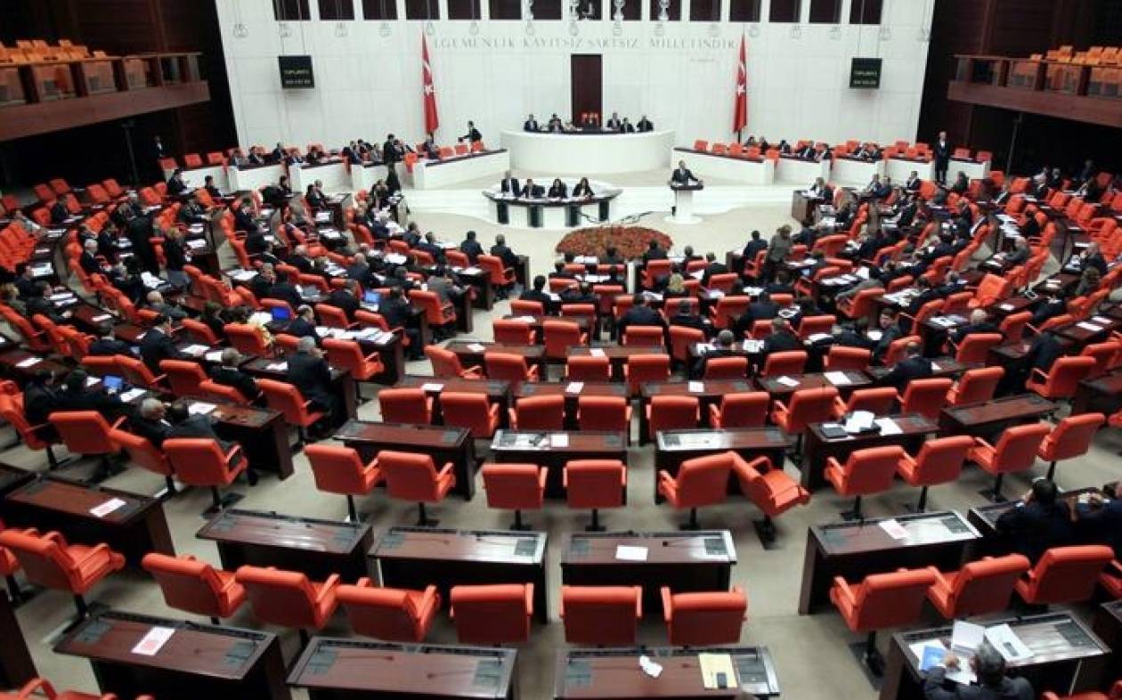 Τουρκία: Κατά της παραπομπής τεσσάρων υπουργών ψήφισε η Βουλή