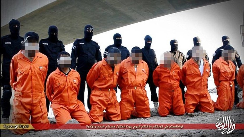 Νέα φρίκη του Ισλαμικού Κράτους: Εκτέλεσαν 8 αστυνομικούς (photos)