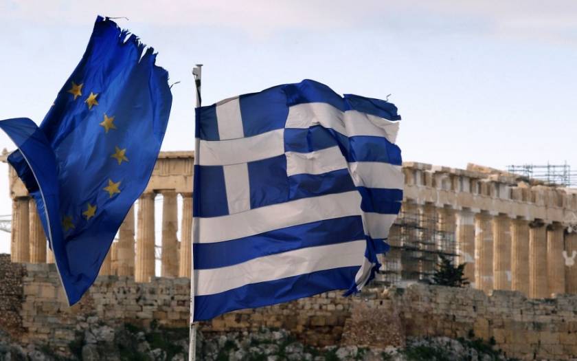 FT: Η Ελλάδα δεν πρέπει να διακινδυνεύσει την παραμονή της στο ευρώ