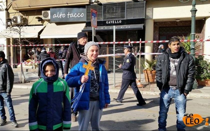 Θεοφάνεια: Ένας 13χρονος έπιασε τον Σταυρό στη Θεσσαλονίκη
