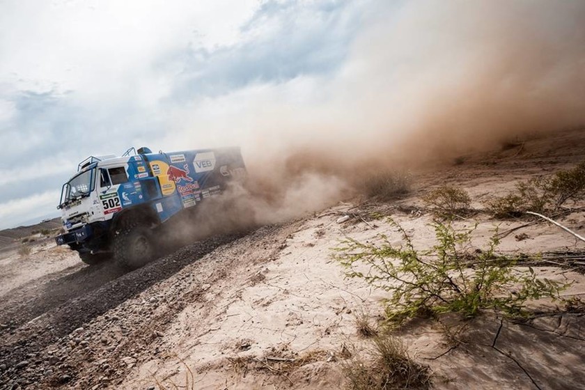 Rally Dakar 2015 2η ημέρα: Ο Eduard Nikolaev με το ΚΑΜΑΖ και πέρασε επικεφαλής στη γενική κατάταξη