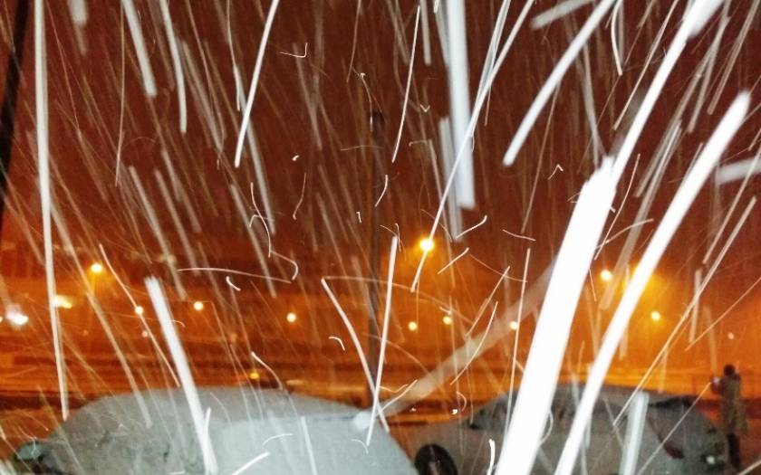 ΤΩΡΑ: Πυκνή χιονόπτωση στα βόρεια προάστια της Αττικής (Pics)