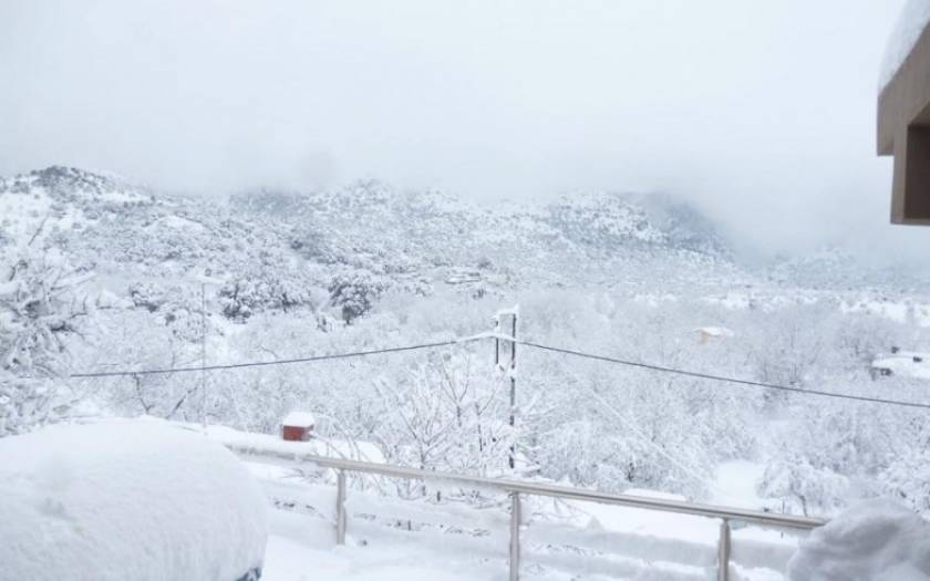 Καιρός: Πολλά προβλήματα στην Κρήτη από την επέλαση του χιονιά