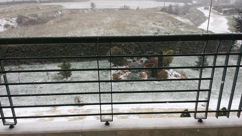 Καιρός: Πυκνό χιόνι στα χωριά της Θεσσαλονίκης (Photos)