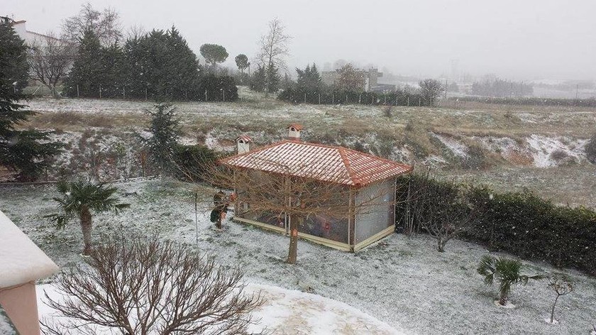 Καιρός: Πυκνό χιόνι στα χωριά της Θεσσαλονίκης (Photos)
