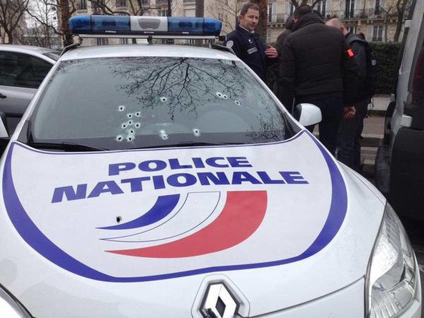 Παρίσι: Πυροβολισμοί στα γραφεία του σατιρικού περιοδικού Charlie Hebdo