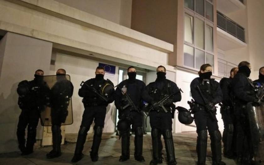 Παρίσι: Δεν επιβεβαιώνονται οι πληροφορίες για ένοπλο στην περιοχή La Defence