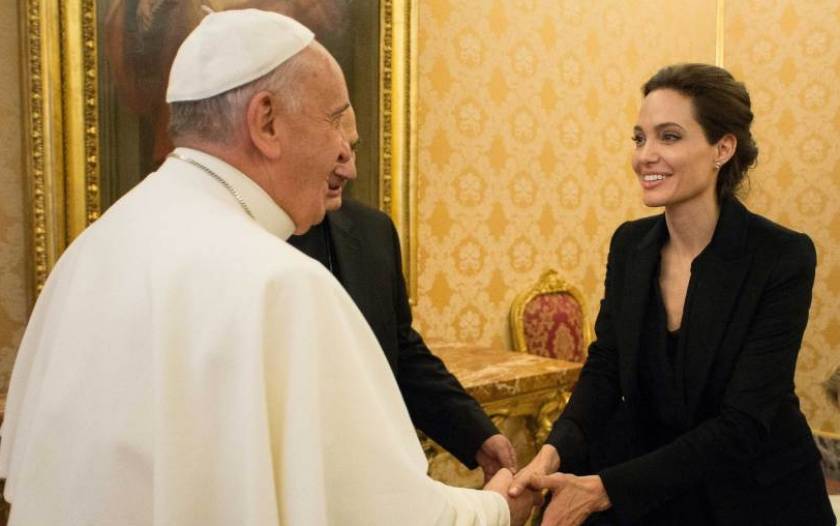 Όταν η Τζολί συνάντησε τον πάπα Φραγκίσκο