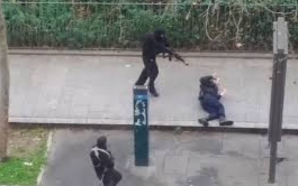 Charlie Hebdo: «Ήρωες» οι δράστες του μακελειού, λέει το ραδιόφωνο του ΙΚ