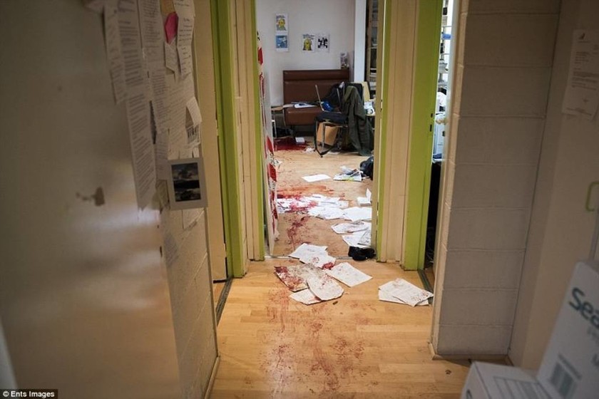 Charlie Hebdo: Σοκ – η πρώτη φωτογραφία από το εσωτερικό των γραφείων  