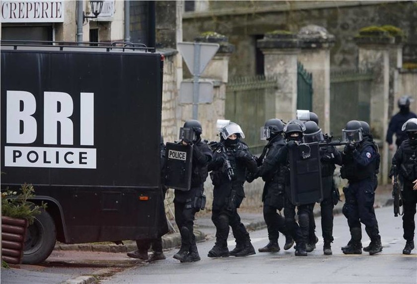 Charlie Hebdo: Συνεχίζεται για τρίτη μέρα το ανθρωποκυνηγητό στη Γαλλία