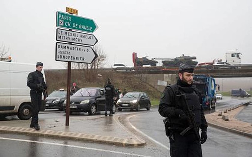 Γαλλία: Νέοι πυροβολισμοί και όμηροι στην περιοχή Seine-et-Marne