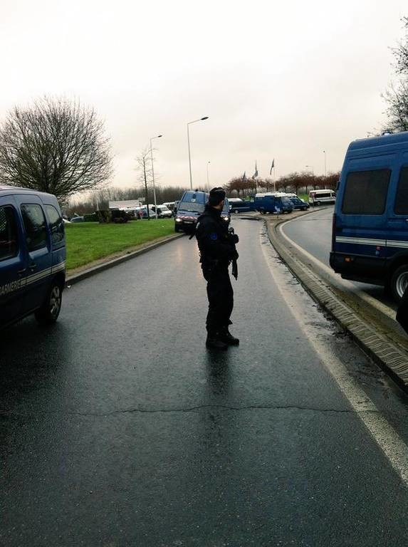 Γαλλία: Νέοι πυροβολισμοί και όμηροι στην περιοχή Seine-et-Marne