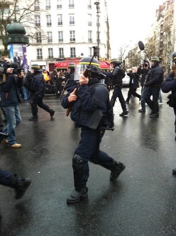 Παρίσι: Νέοι πυροβολισμοί και ομηρία σε κατάστημα