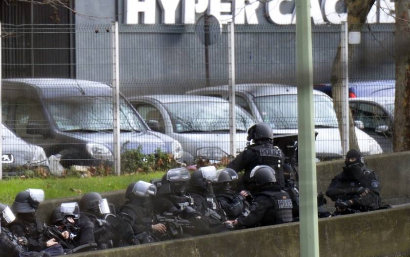 Τρόμος στο Παρίσι με τη διπλή ομηρία - Δείτε LIVE όλες τις εξελίξεις