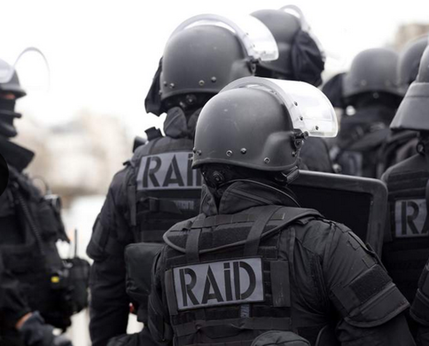 Καρέ-καρέ οι επιχειρήσεις της γαλλικής αστυνομίας (pics)