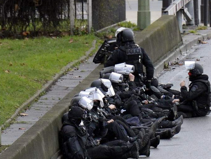 Καρέ-καρέ οι επιχειρήσεις της γαλλικής αστυνομίας (pics)