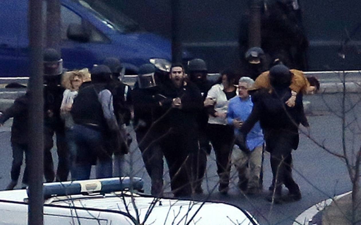 Charlie Hebdo: French police raids - Suspects and hostages dead