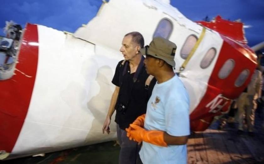 Ινδονησία: Εντοπίστηκε το μαύρο κουτί του αεροσκάφους της Air Asia
