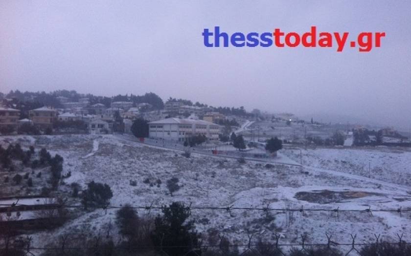 Καιρός: Χιονίζει περιφερειακά της Θεσσαλονίκης