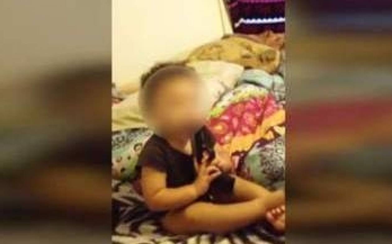 ΗΠΑ: Σοκαριστικό βίντεο με μωρό 12 μηνών που παίζει με όπλο