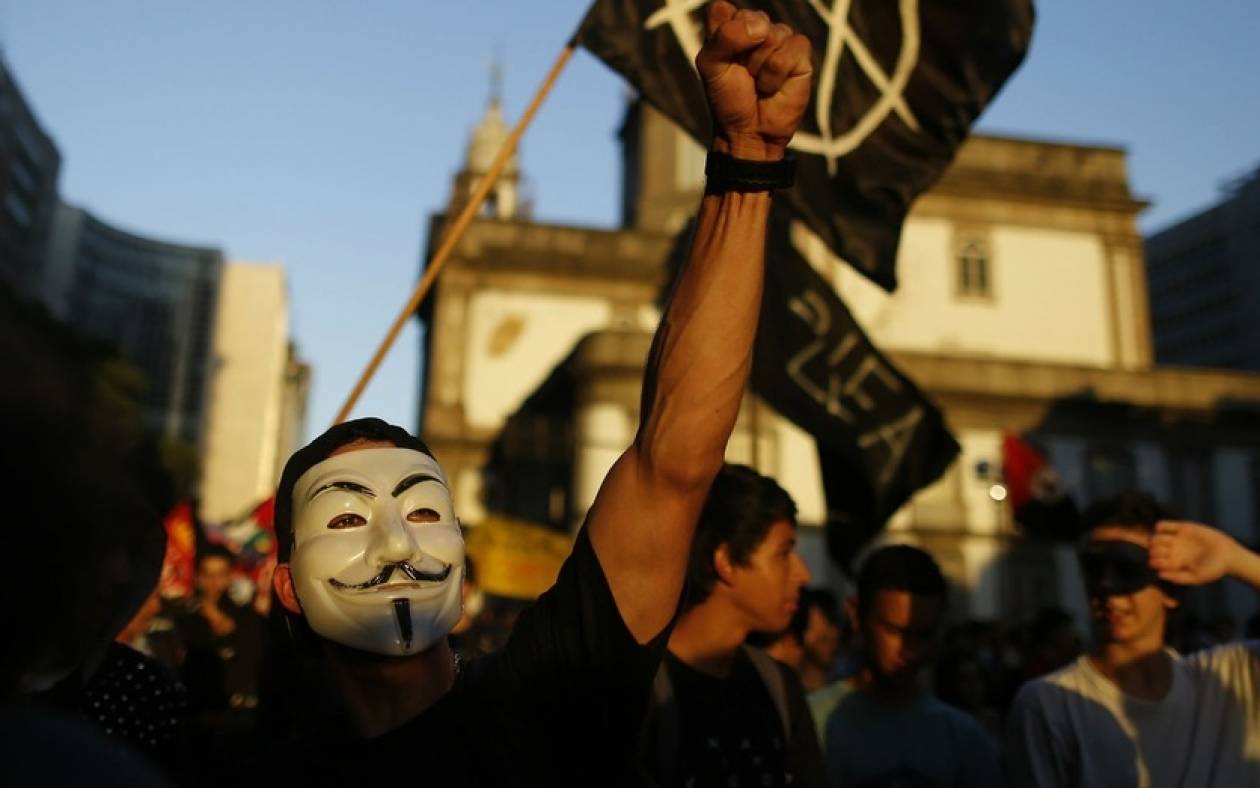 Άρχισαν τις κυβερνοεπιθέσεις σε σελίδες τζιχαντιστών οι Anonymous