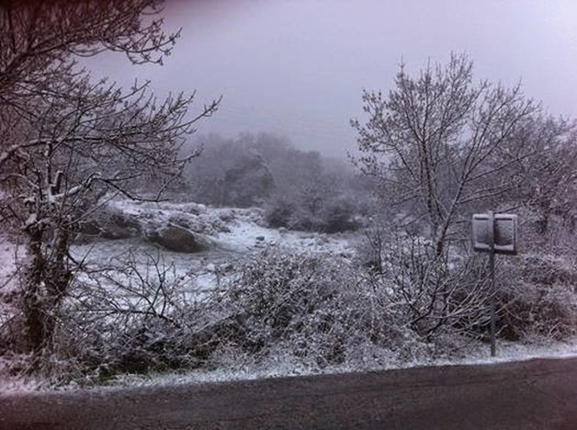 Καιρός: Χιονίζει στη Λέσβο (pics)