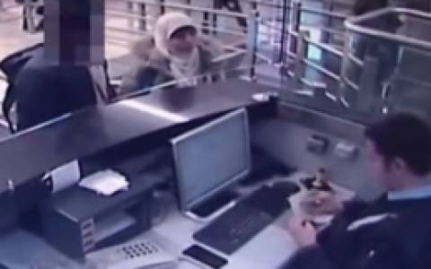 Βίντεο από κάμερα ασφαλείας δείχνει τη Μπουμεντιέν σε αεροδρόμιο της Τουρκίας