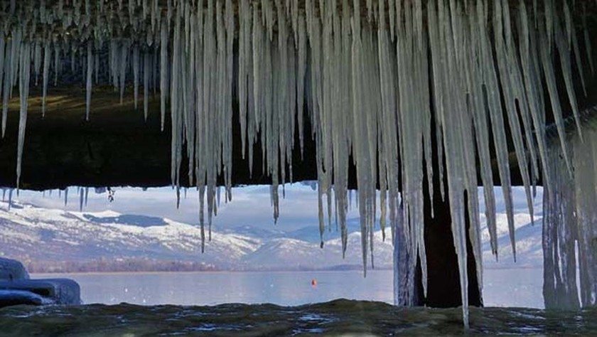 Η παγωμένη λίμνη της Καστοριάς, όπως δεν την έχετε ξαναδεί (video)