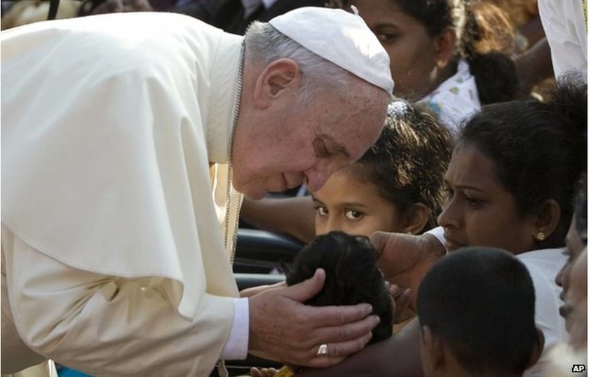 «Πολύχρωμη»αγιοποίηση από τον Πάπα στη Σρι Λάνκα (photos)