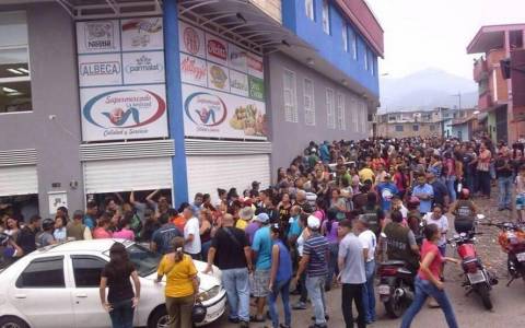 Βενεζουέλα: Απαγορεύσεις... με ουρά, για λόγους ασφαλείας