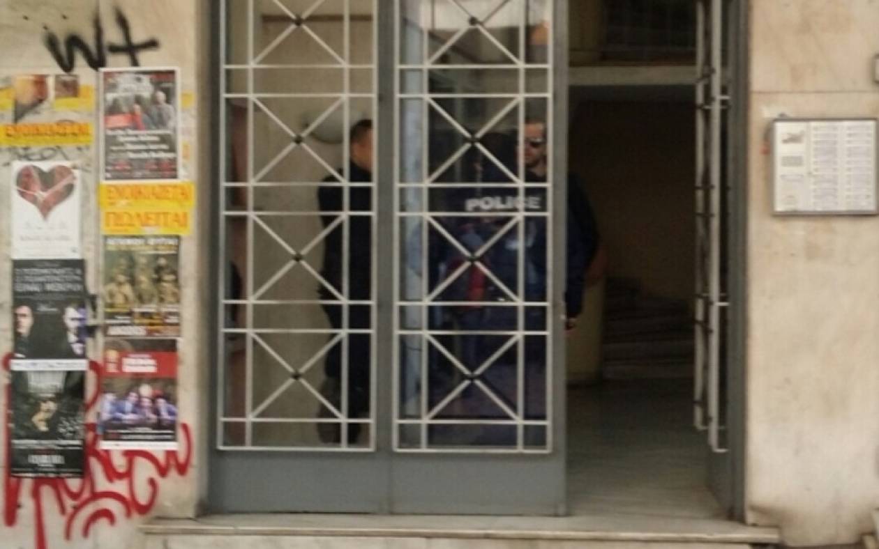 Επίθεση με γκαζάκια στο πολιτικό γραφείο του Άδωνι Γεωργιάδη (pics)