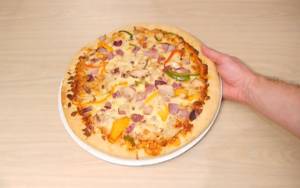 Πώς να «κλέψετε» τη μισή πίτσα χωρίς να το καταλάβει κανείς (Vid)