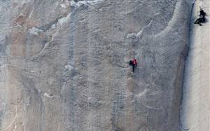 Δύο ορειβάτες έκαναν ιστορική αναρρίχηση μόνο με τα χέρια τους (video)