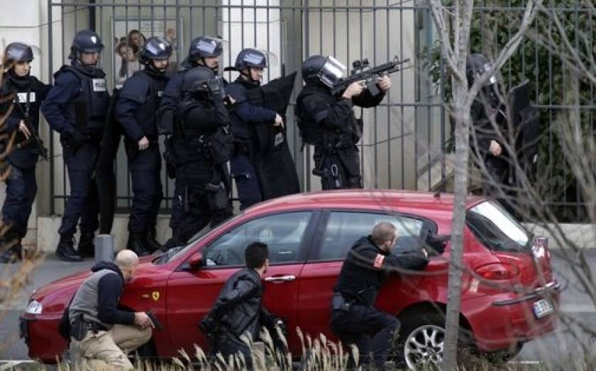 Γαλλία: Ένοπλος κρατά ομήρους σε ταχυδρομείο