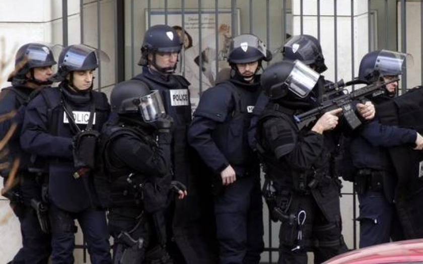 Γαλλία: Αίσιο τέλος της ομηρίας σε ταχυδρομείο - Παραδόθηκε ο δράστης