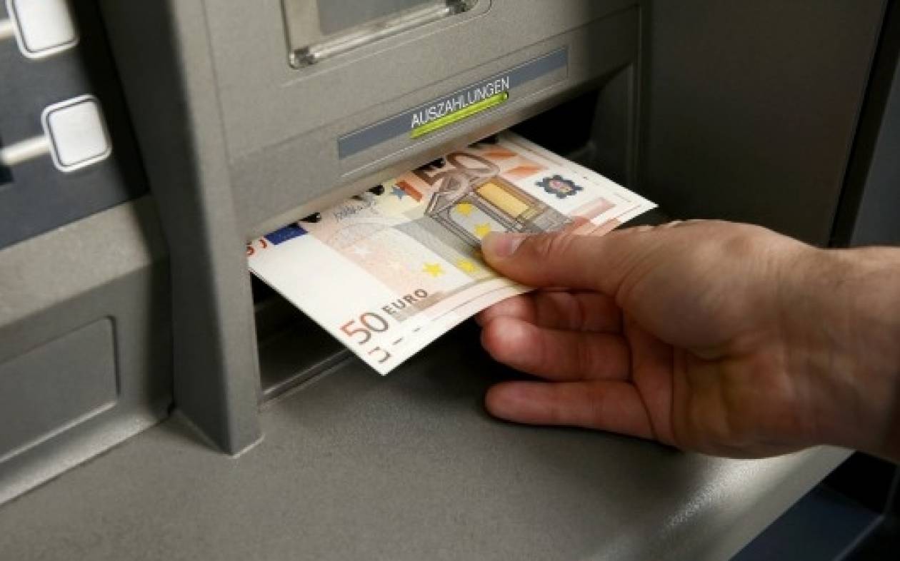 Συναγερμός στις τράπεζες – 700 εκατ. ευρώ σήκωσαν οι καταθέτες